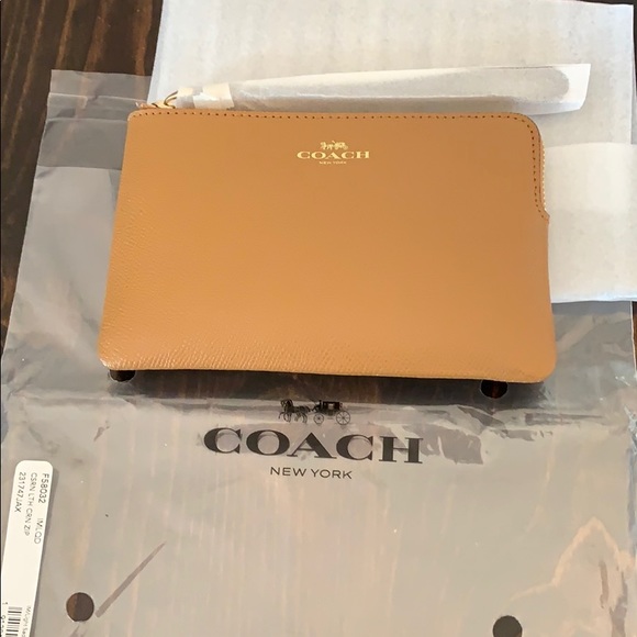 COACH!! NWT! Gorgeous Carmel wristlet!!! - Picture 3 of 8